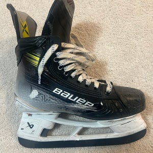 2024 Bauer Vapor Hyperlite 2 Hockey Skates 6.5 (Used)