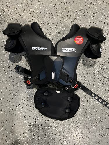 Battle Defender Black Shoulder Pads Youth Large 15-16” With backplate