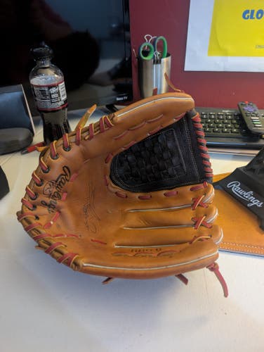 Pitcher's RH Rawlings RBG6 Baseball Glove 12.5" (Used)