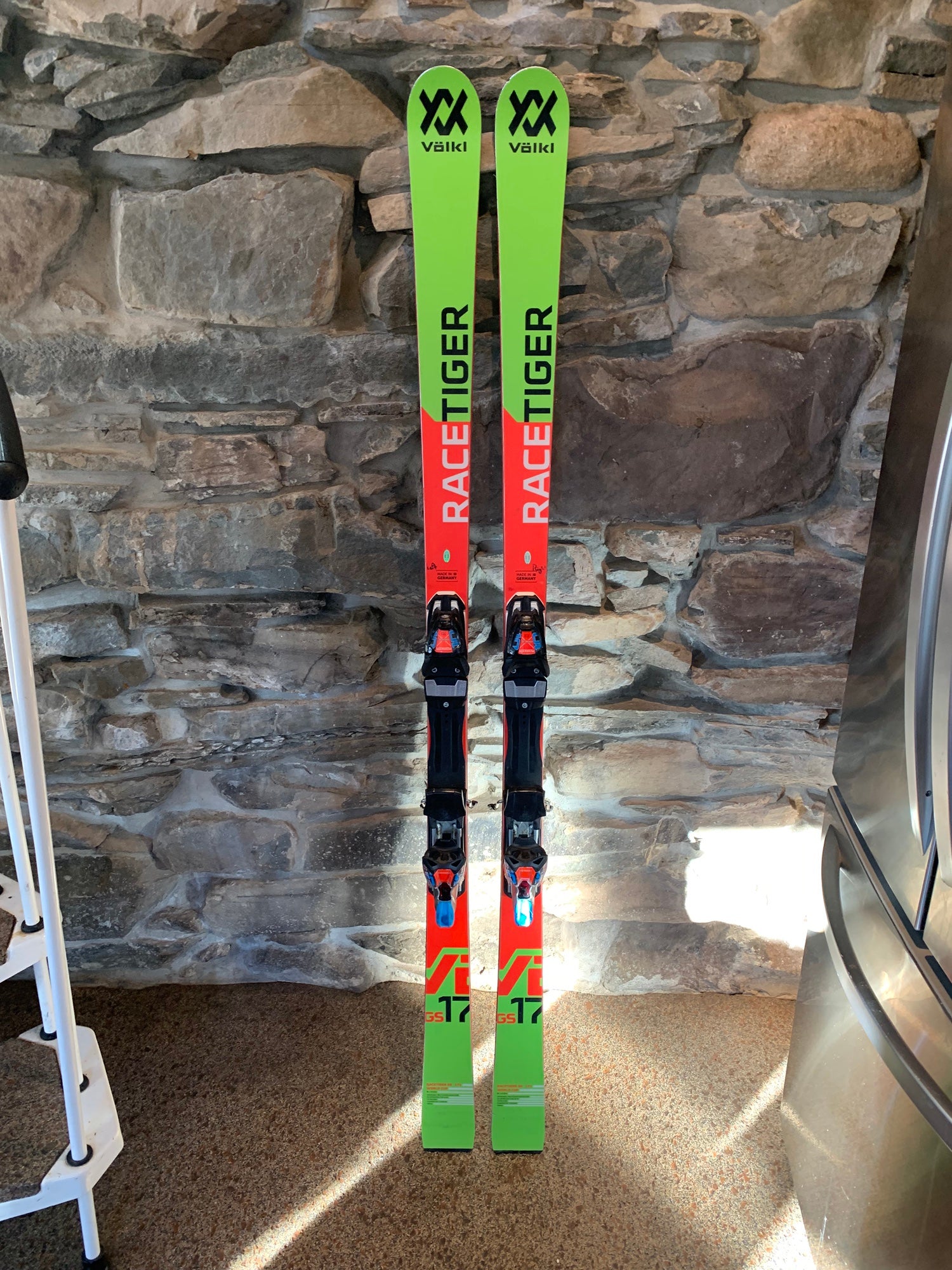 Unisex Volkl Racetiger GS 171 cm Racing Skis With Bindings Max Din