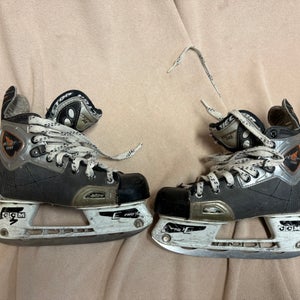 CCM Tacks Vector Pro Hockey Skates Size 3.5 (Used)