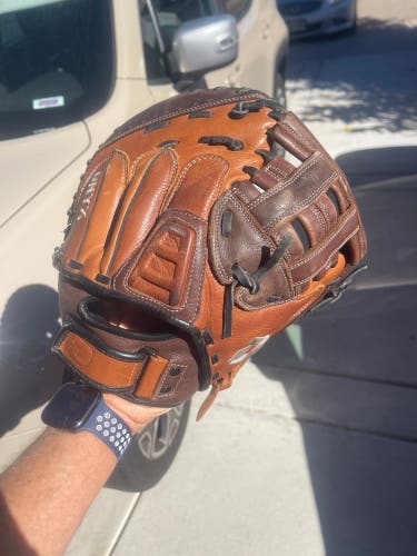 DeMarini onyx RH Catcher's Softball Glove 31" (Used)