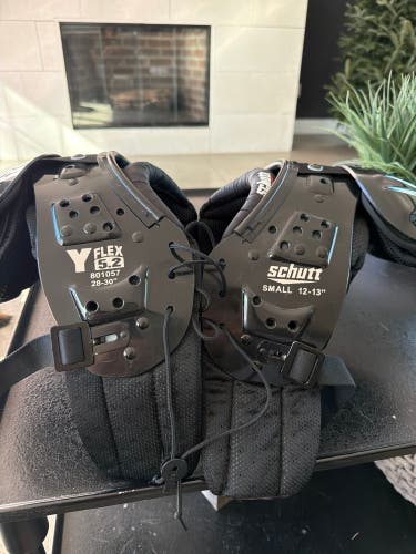 Small Youth Schutt Y Flex 5.2 Shoulder Pads (New)