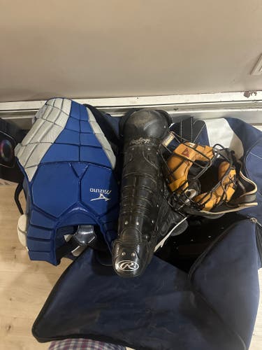 Mizuno Catcher's Set (Used)