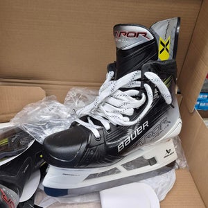 Bauer Vapor Hyperlite 2 Hockey Skates Regular Width 10 (New)