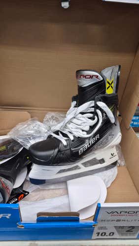 Bauer Vapor Hyperlite 2 Hockey Skates Regular Width 10 (New)