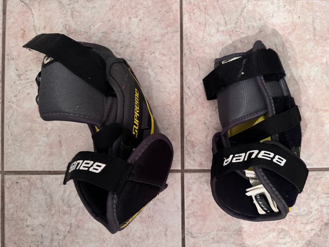 Senior Medium Bauer Supreme Elbow Pads (Used)