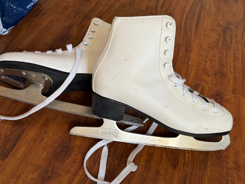 DBX Figure Skates B Junior 6 (Used)