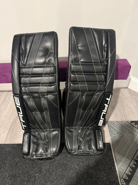 31" True Catalyst 7X3 Goalie Leg Pads (Used)