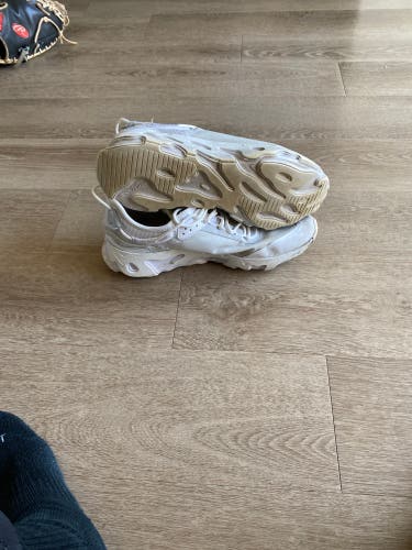 White Men's Size M 11.0 (W 12.0) Adult Nike Shoes (Used)