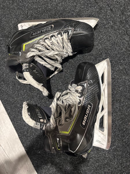Bauer Elite Hockey Goalie Skates Size 5.5 (Used)