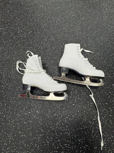 Used FIGURE SKATES WomensFigure Skate White Senior 7 11849-S000034039