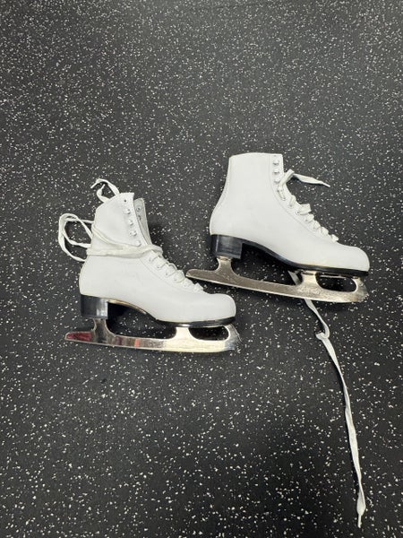 Used FIGURE SKATES WomensFigure Skate White Senior 7 11849-S000034039