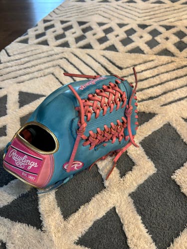 2025 Rawlings Heart of The Hide RH Softball Glove 11.75" (Used)