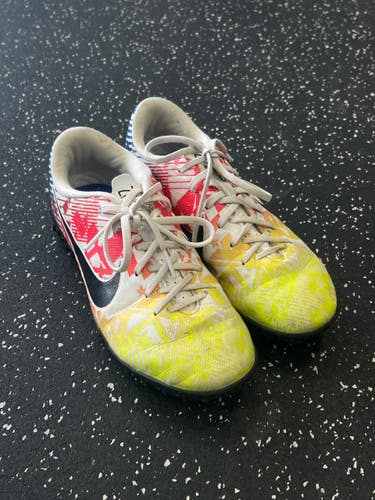 Used Nike Soccer Turf Shoes White Junior 03 11849-S000033928