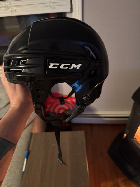 Medium CCM Tacks 910 Helmet (Used)