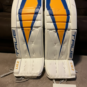 Jordan Binnington St. Louis Blues – True L12.2 34+3 Pro Stock Leg Pads  (READ DESCRIPTION)
