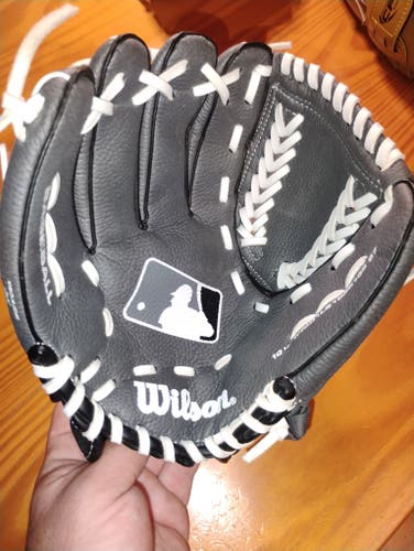 Wilson LH Outfield WTAO1LB15B510557 Baseball Glove 10.5" (Used)