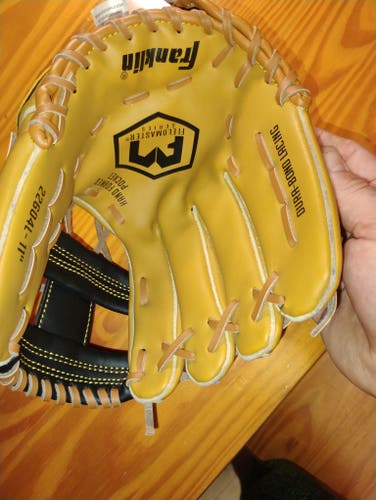 Outfield LH Franklin 22604l-11" Baseball Glove 11" (Used)