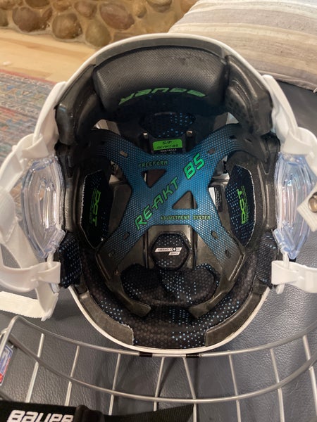 Small Bauer Re-Akt 85 Helmet (New)