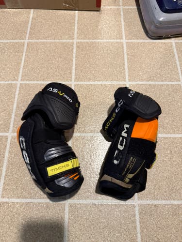 Junior Medium CCM Tacks Elbow Pads (Used)