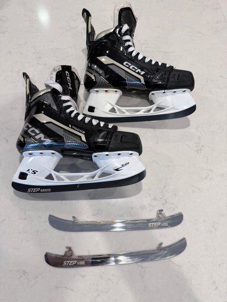 2022 CCM Tacks AS-590 Hockey Skates Wide Width 8.5 (Used)