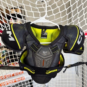 Medium Youth CCM Tacks XF Pro Shoulder Pads (Used)