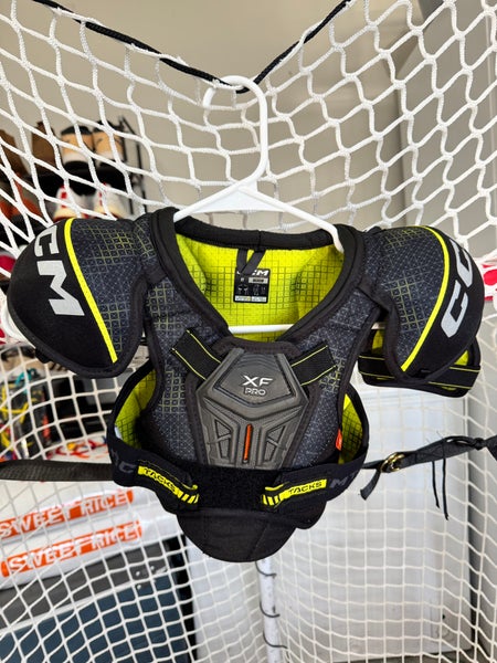Medium Youth CCM Tacks XF Pro Shoulder Pads (Used)