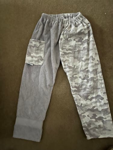 Gray Large Kids Unisex Pants (Used)