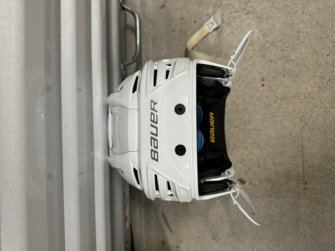 Large Bauer Re-Akt 150 Helmet (Used)