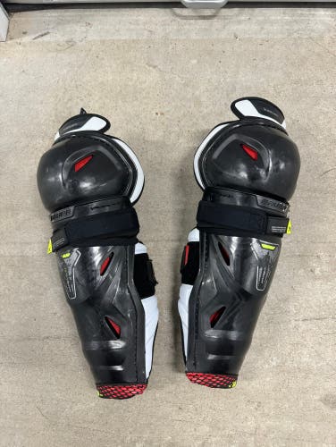 Intermediate Bauer Vapor Hyperlite 14" Shin Pads (Used)