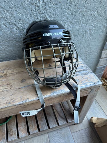 Medium Bauer 4500 Helmet (Used)