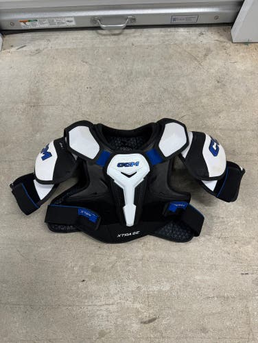 Men's Medium Senior CCM XTRA SE Shoulder Pads (Used)