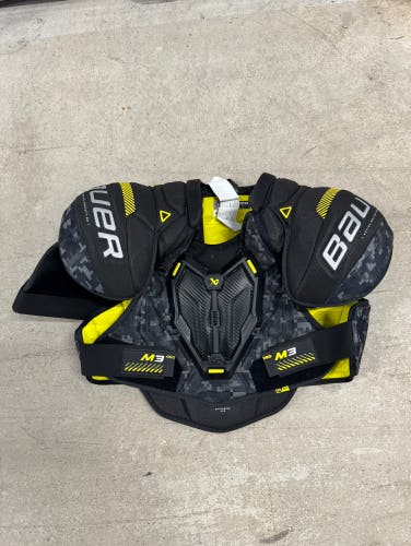 Men's Medium Senior Bauer Supreme M3 Shoulder Pads (Used)