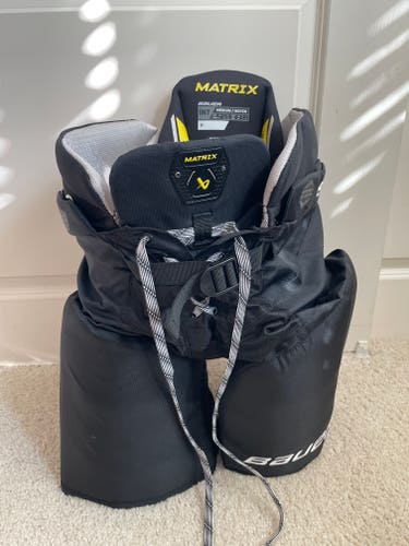 Intermediate Medium Bauer Supreme Matrix Hockey Pants (Used)