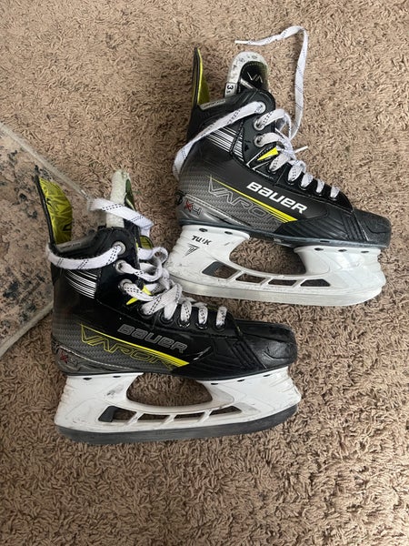 Junior Bauer Vapor X4 Hockey Skates (WIDE) Size 3.5 EE (Used)