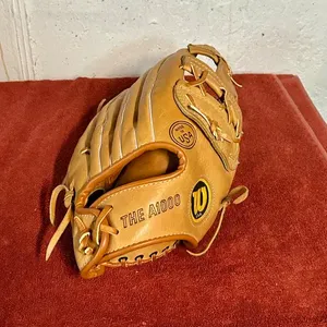Wilson A1000 RHT outfield glove