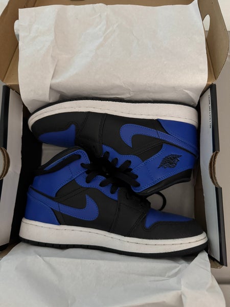 Kid's 4.5Y (Big Kids / Youth) Nike Shoes (Used)