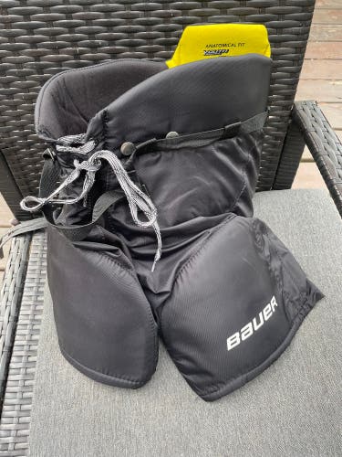Youth Large Bauer Supreme S170 Hockey Pants (New)