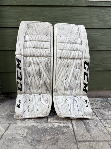 33" CCM Extreme Flex 4.9 Goalie Leg Pads (Used)