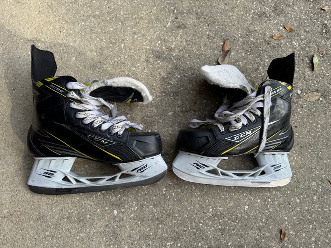 2016 CCM Tacks 3092 Hockey Skates Regular Width 6 (Used)