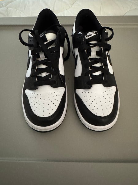 Black and White 5.5Y (Big Kids / Youth) Youth Nike Dunk Low Shoes (Used)