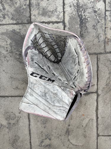 CCM Extreme Flex III E3.9 Regular Glove (Used)