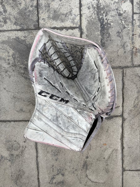 CCM Extreme Flex III E3.9 Regular Glove (Used)