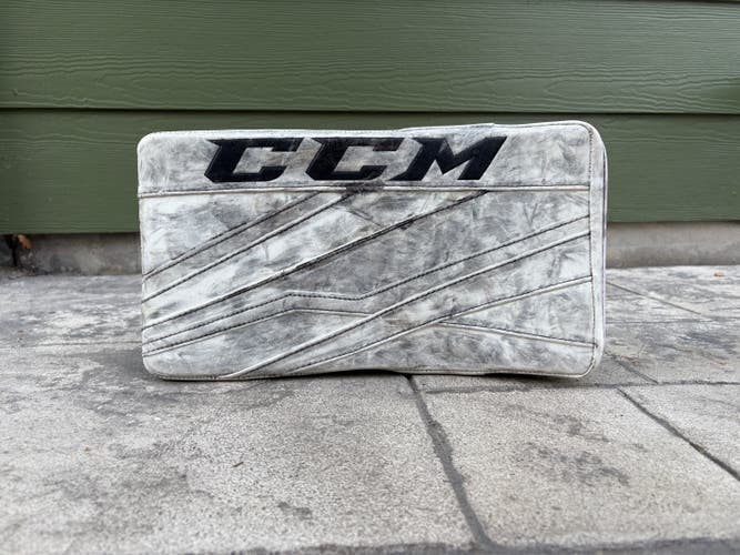 CCM Extreme Flex III E3.9 Regular Blocker (Used)
