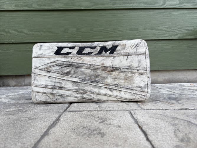 CCM Extreme Flex II 860 Regular Blocker (Used)