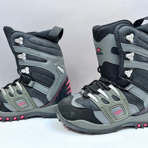 Unisex 5Y (Big Kids / Youth) Snowboard Boots All Mountain (Used)
