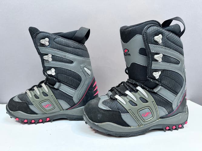 Unisex 5Y (Big Kids / Youth) Snowboard Boots All Mountain (Used)