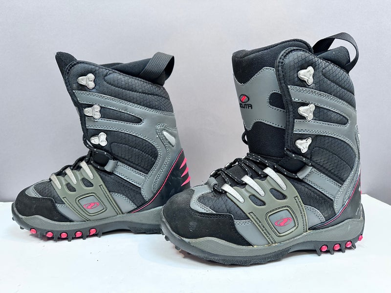Unisex 5Y (Big Kids / Youth) Snowboard Boots All Mountain (Used)