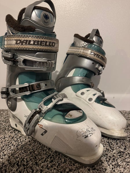 Mondo 27 & 27.5 Women's Dalbello Raya All Mountain Ski Boots Soft Flex (Used)